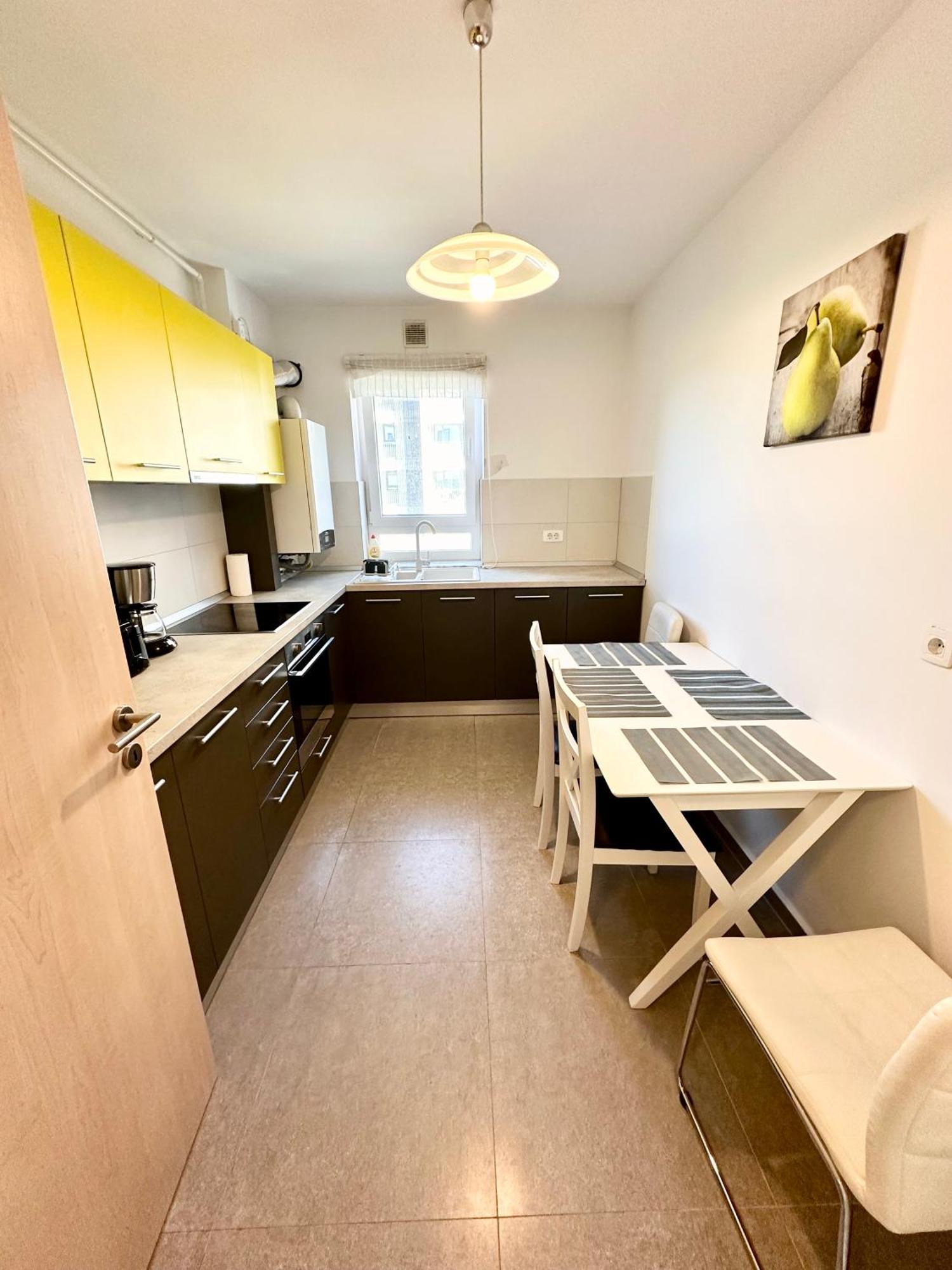 Kasper Coresi Mall - Rise Private Apartments & Suites Brasov Bagian luar foto