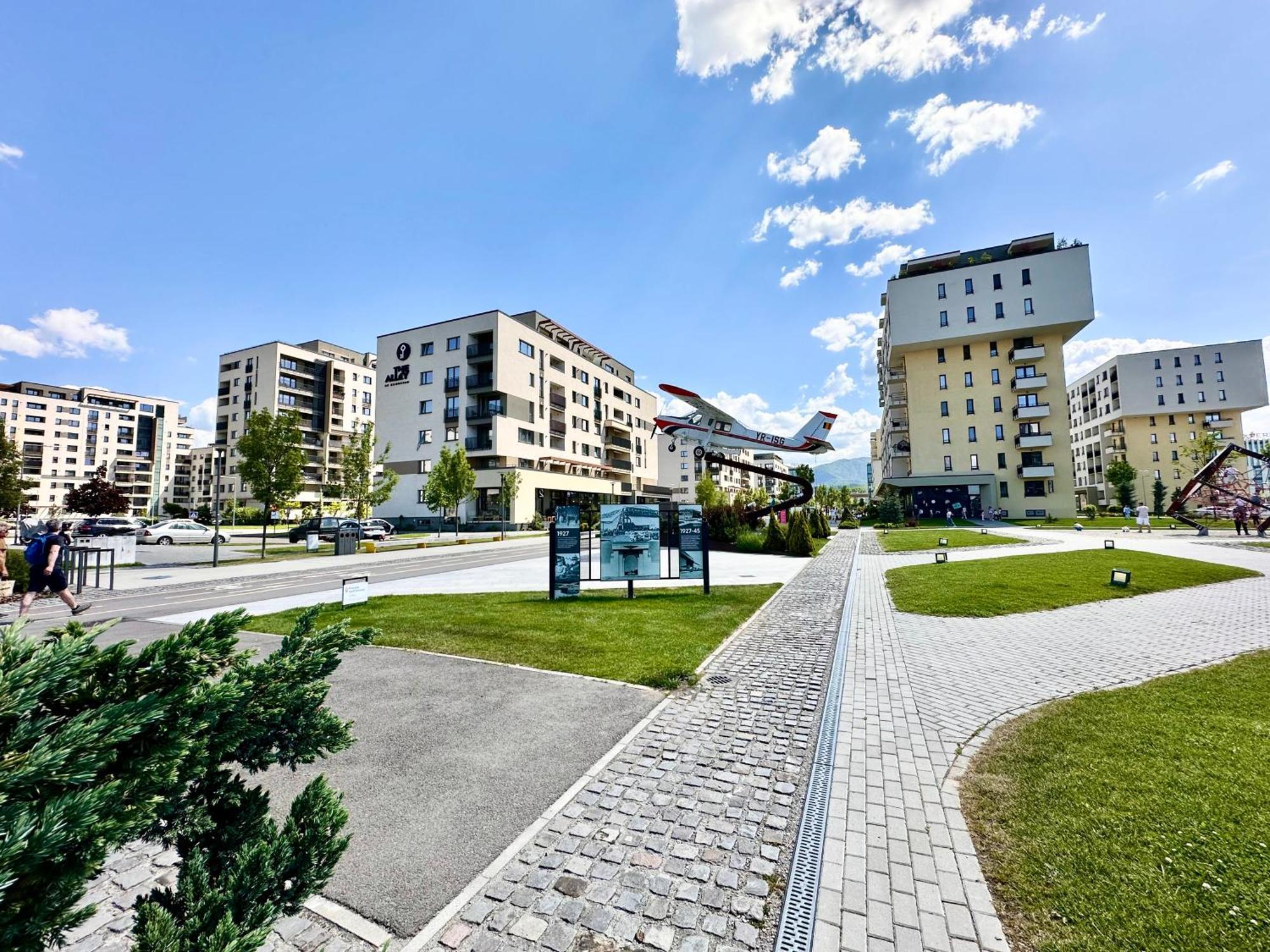 Kasper Coresi Mall - Rise Private Apartments & Suites Brasov Bagian luar foto