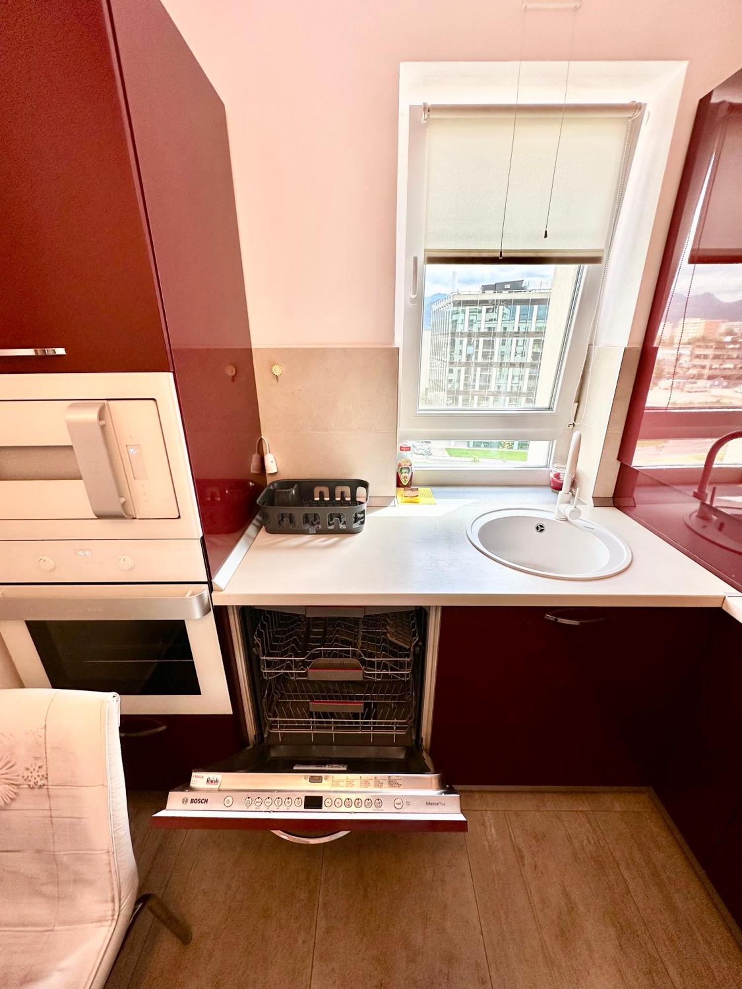 Kasper Coresi Mall - Rise Private Apartments & Suites Brasov Bagian luar foto