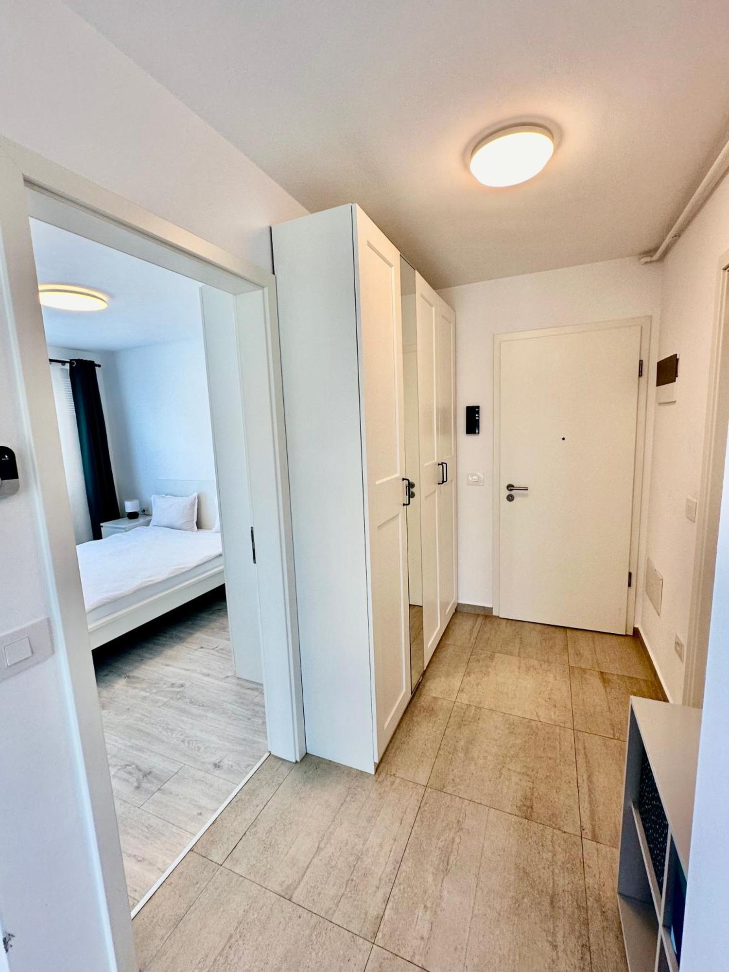 Kasper Coresi Mall - Rise Private Apartments & Suites Brasov Bagian luar foto