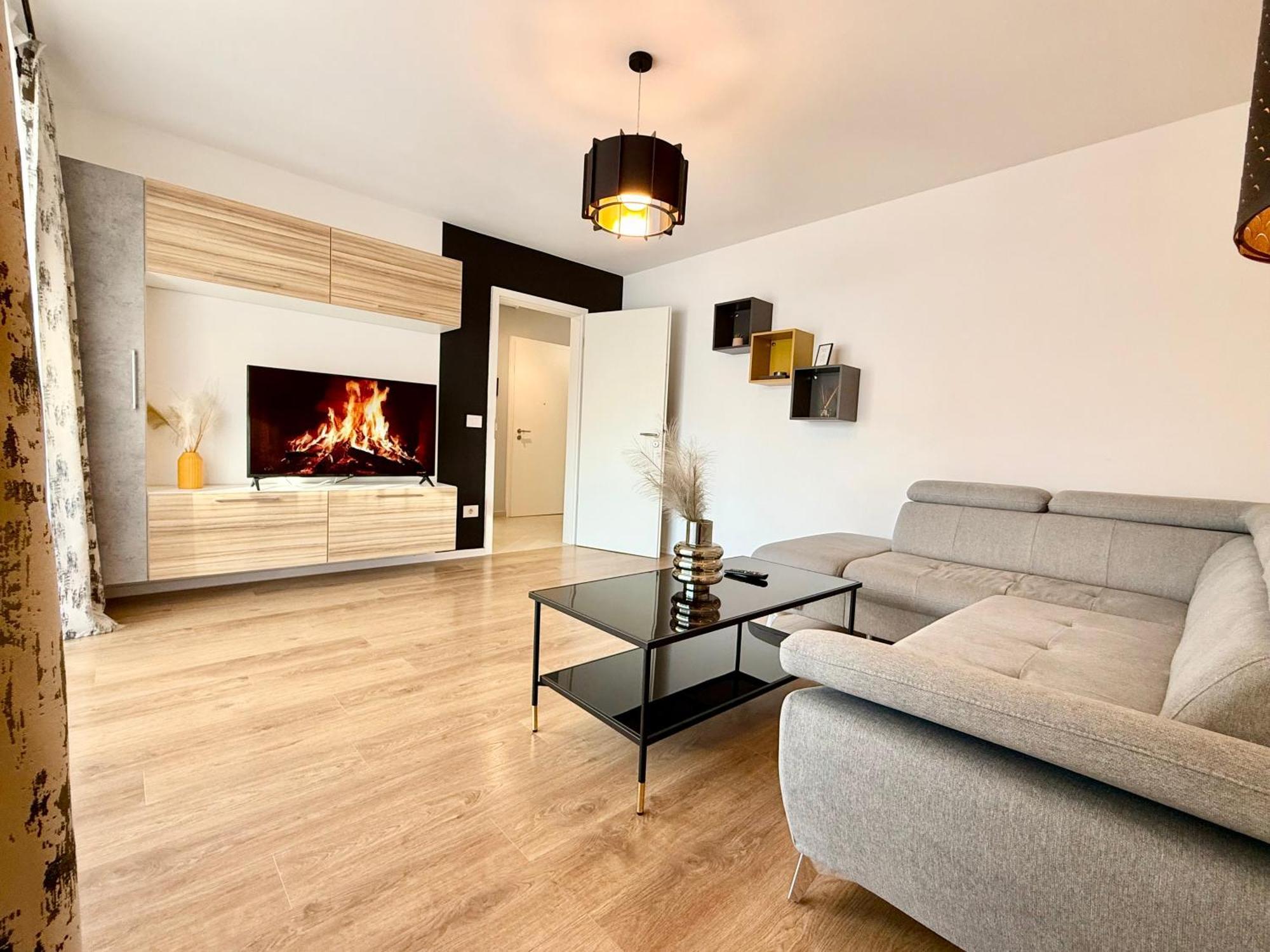 Kasper Coresi Mall - Rise Private Apartments & Suites Brasov Bagian luar foto